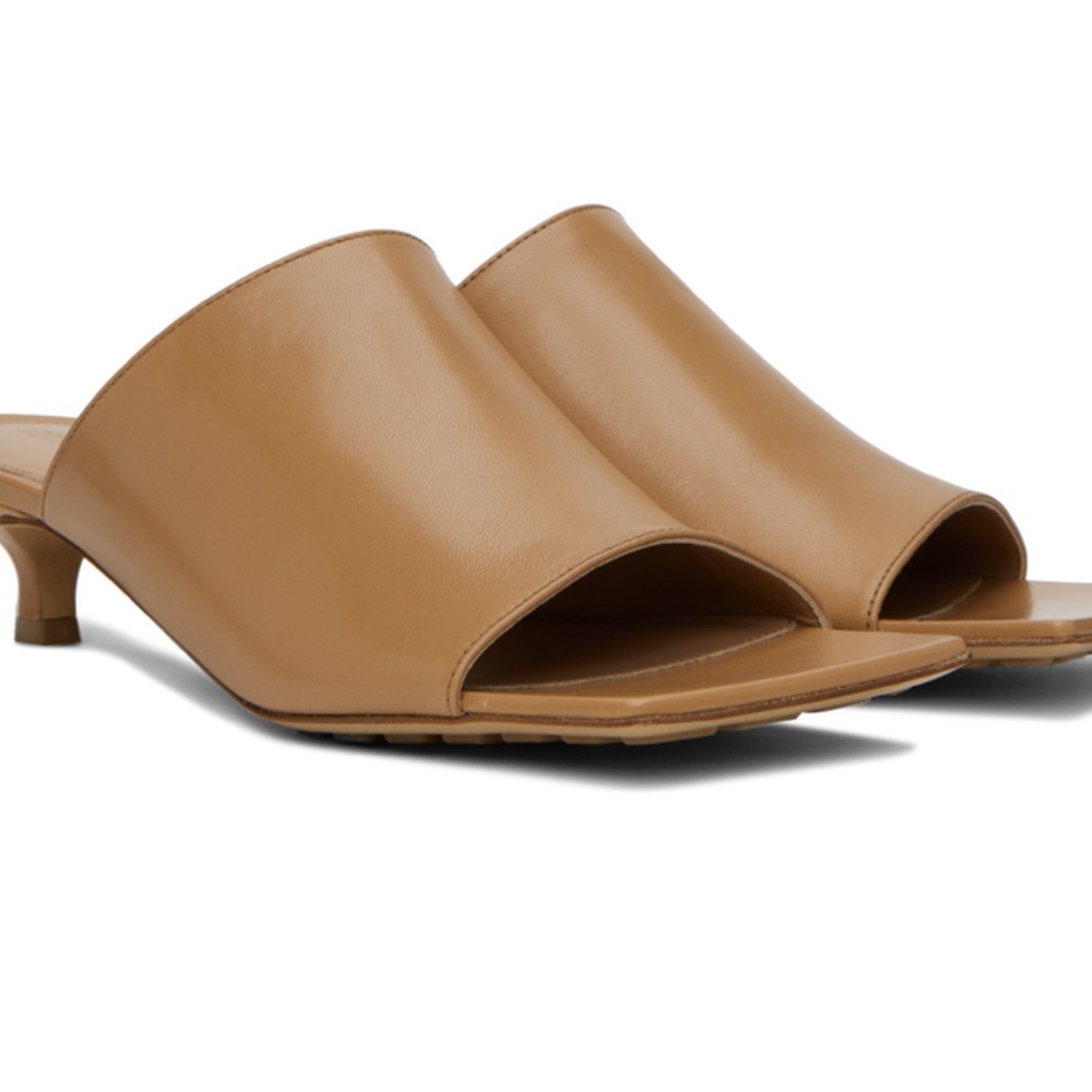 NEW Bottega Veneta Tan Stretch 35 Mules
